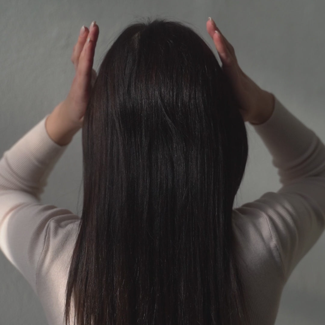 Alice Haarklammer im Einsatz - sehen Sie, wie einfach das Tragen der Haarklammer ist und wie gut sie in jedes Haar passt
